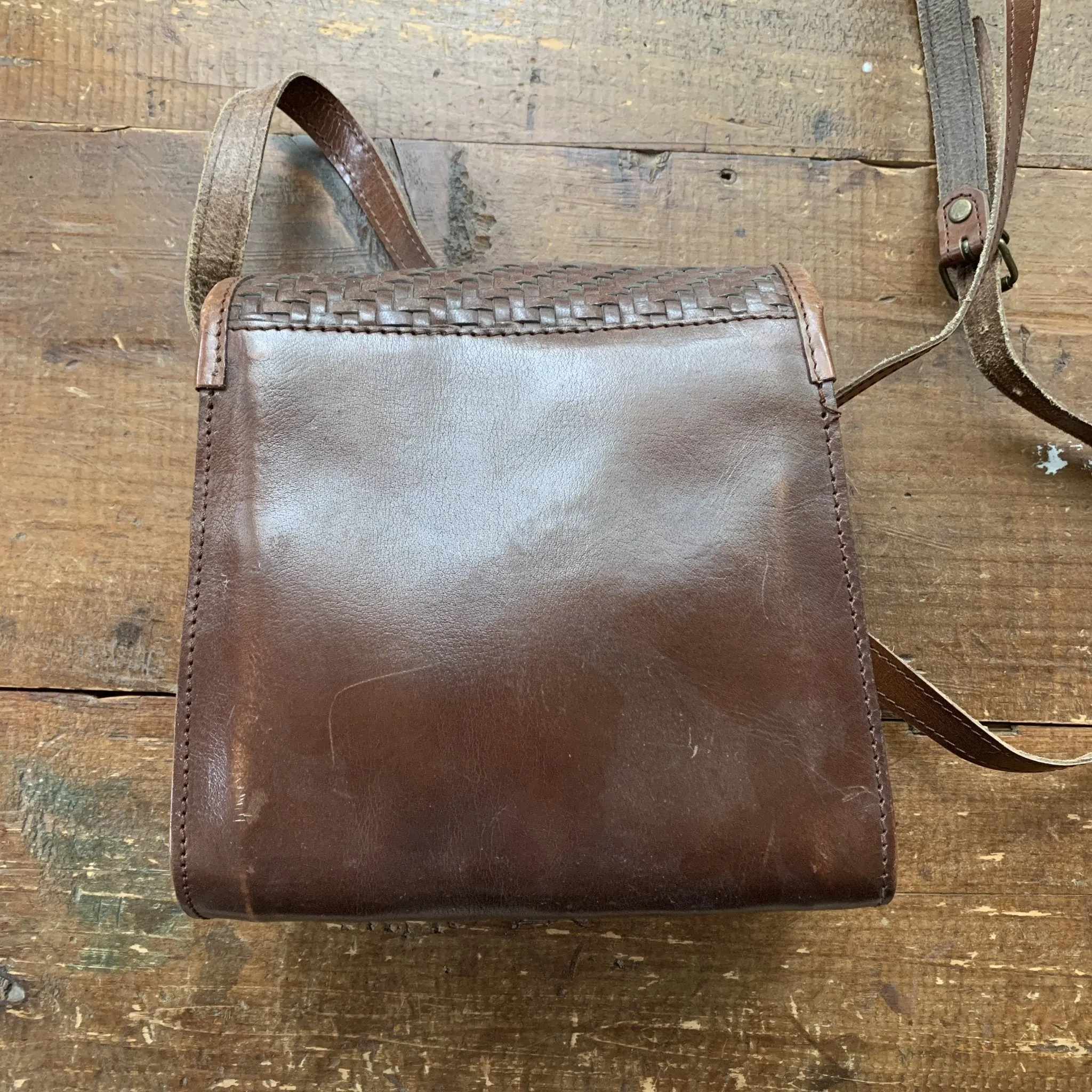 1970s Brown Leather Crossbody Purse with Basket Weave Opening. Perfect Fall Boho Handbag.