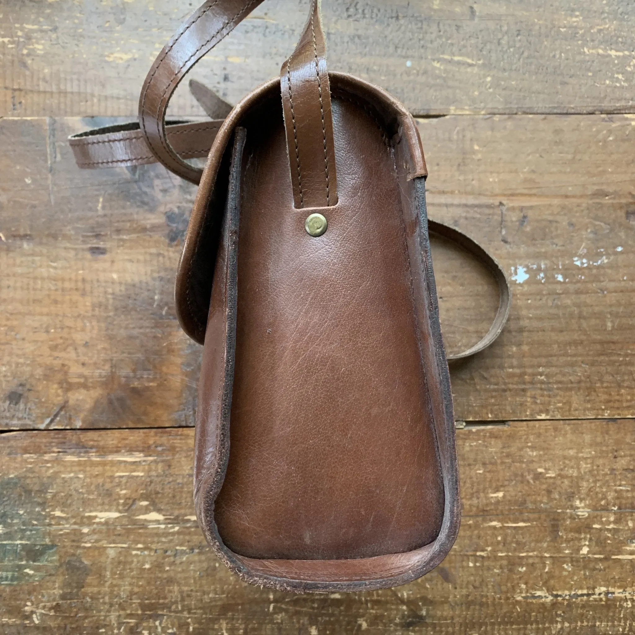 1970s Brown Leather Crossbody Purse with Basket Weave Opening. Perfect Fall Boho Handbag.