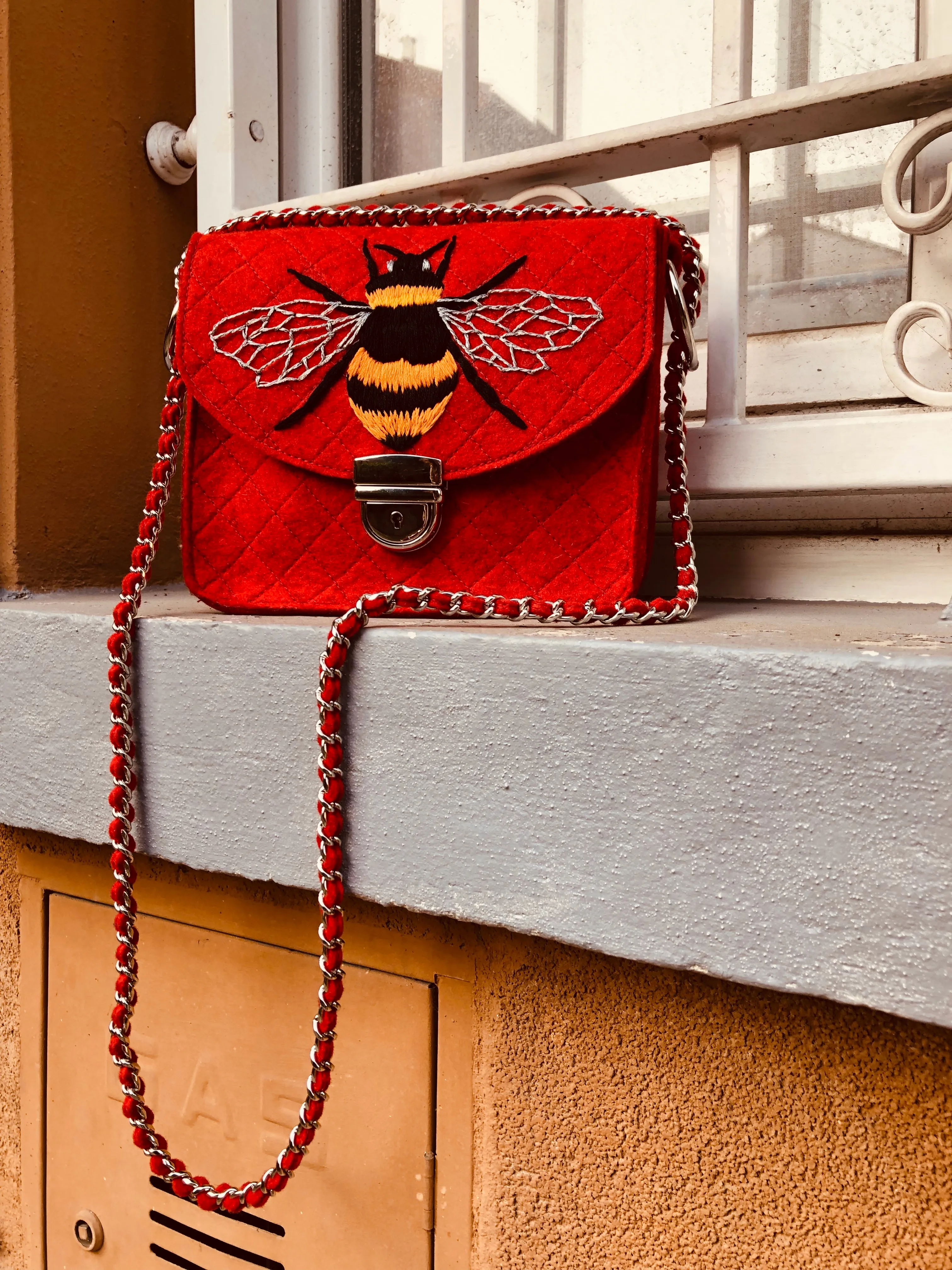 BEE YOU BAG HANDMADE EMBROIDERY