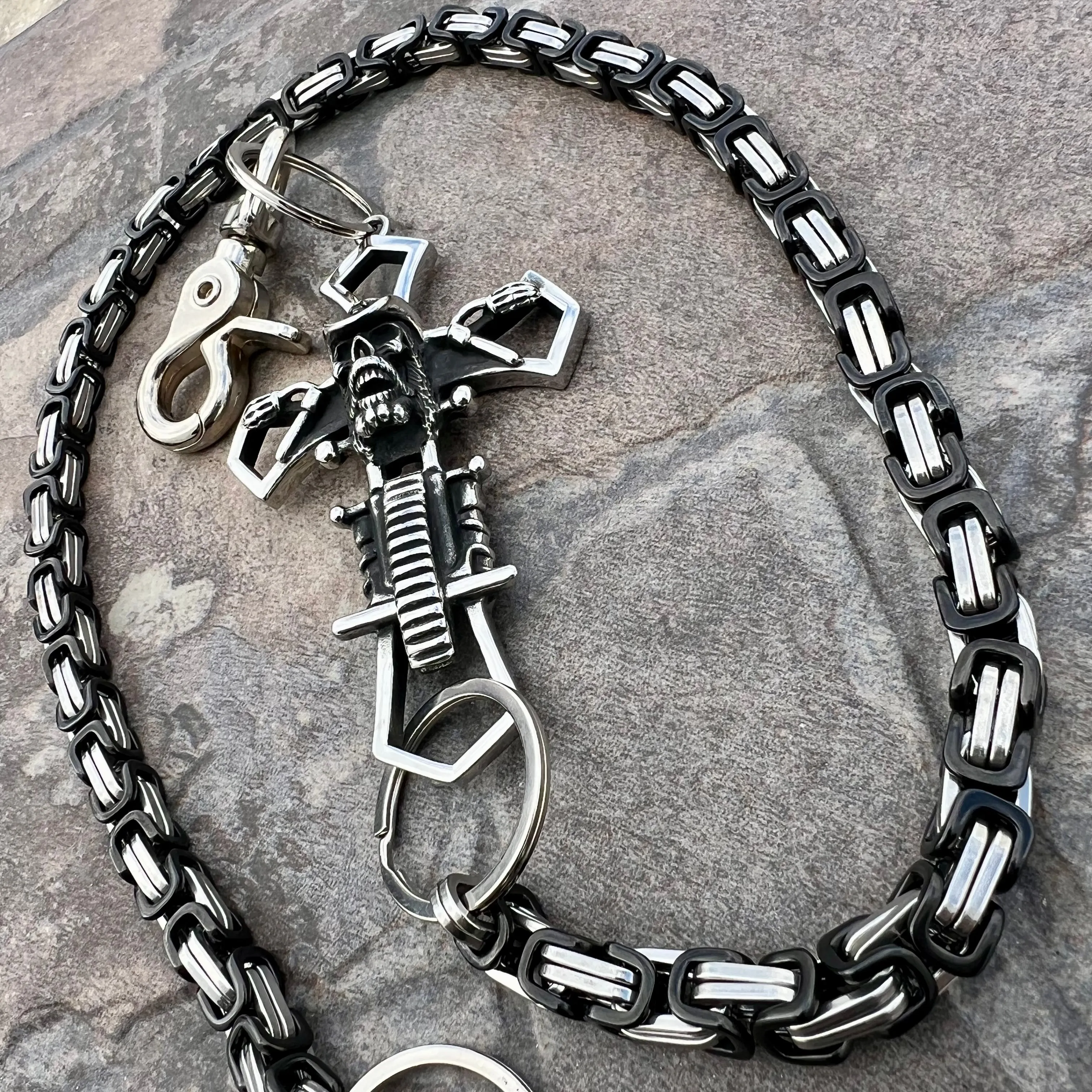 Cowboy Cross Wallet Chain - Black & Silver Daytona Deluxe - WC228D