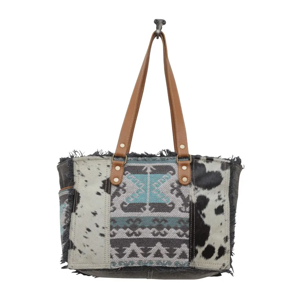 Myra Bag Isabela Tropez: Tribal-Inspired Crossbody Statement