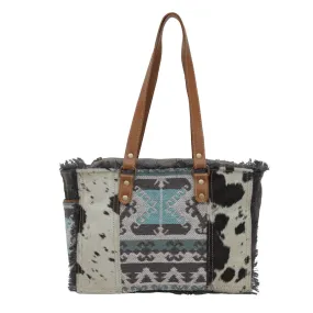 Myra Bag Isabela Tropez: Tribal-Inspired Crossbody Statement